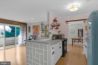 18 B E Daisy Ln, Mount Laurel, NJ 08054