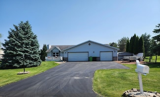 28835 Oak Hill Ln, Waterford, WI 53185