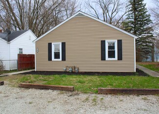 23 W 40th St, Anderson, IN 46013