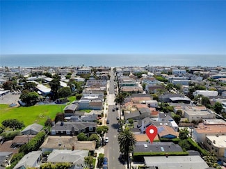 541 1st St, Manhattan Beach, CA 90266