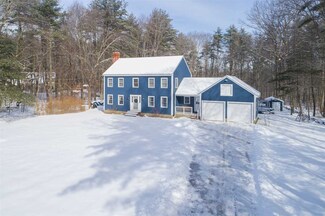27 Moharimet Dr, Madbury, NH 03823