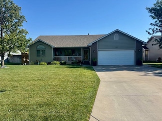 120 Tanglewood Dr, Dodge City, KS 67801