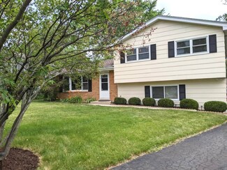 0N005 East St, Winfield, IL 60190