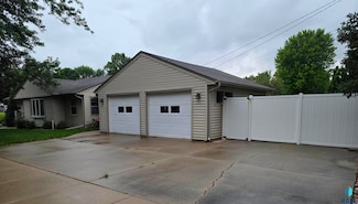 1516 S West Ave, Sioux Falls, SD 57105