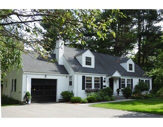 11 Elmwood Rd, Wellesley Hills, MA 02481