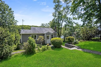 65 Lakeside Rd, Mahopac, NY 10541