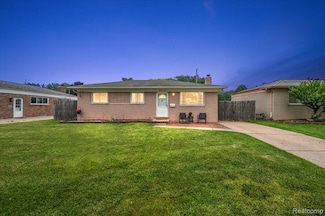 28220 Academy St, Roseville, MI 48066