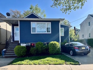 260 Maple Ave, Wallington, NJ 07057