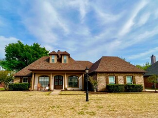 215 Cherry Blossom Ln, Benton, LA 71006