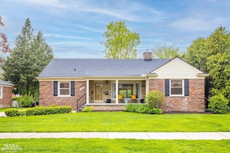 484 Bournemouth Cir, Grosse Pointe Farms, MI 48236