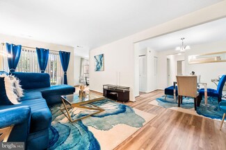 3332 Woodburn Village Dr Unit 11, Annandale, VA 22003