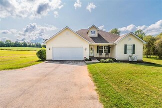 8518 Bowling Green Rd, Morgantown, KY 42261