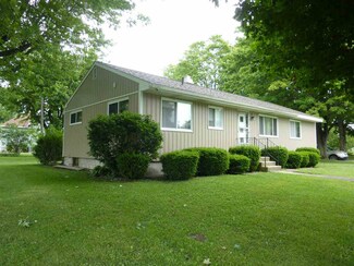 214 E Elm St, Kewanna, IN 46939