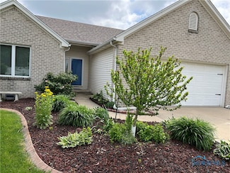 4435 Clearwater Dr E, Maumee, OH 43537