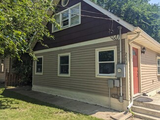 215 8th St SE, Minot, ND 58701