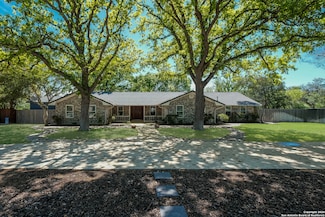 1209 Oak Ln, Hondo, TX 78861