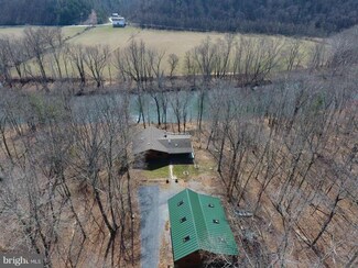 447 River Bend Dr, Paw Paw, WV 25434