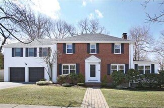 69 Morse Rd, Newtonville, MA 02460