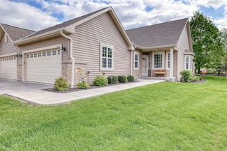 6928 S Weather Edge Cir, Lannon, WI 53046