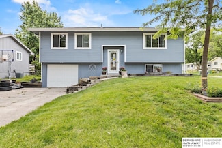 55 Hawthorne Dr, Yutan, NE 68073
