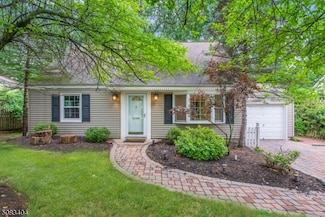 51 Elmwood Dr, Livingston, NJ 07039