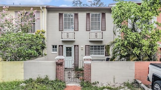 9812 Overlook Dr, Temple Terrace, FL 33617