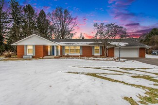28895 Middle Crossing Rd, Dowagiac, MI 49047