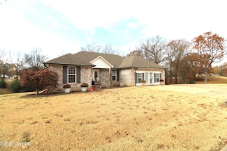 101 Hedgewood Dr, Lexington, TN 38351