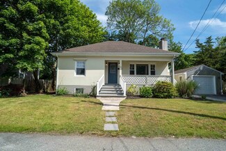 12 Davis St, South Dartmouth, MA 02748