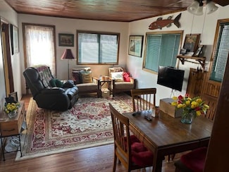 696 W Main St, Isle, MN 56342