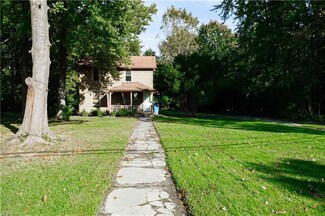 7951 Brookside Dr, Olmsted Falls, OH 44138