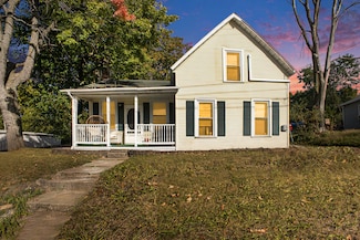 501 S Oak St, Buchanan, MI 49107