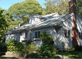 1 Penikese Ln, South Dartmouth, MA 02748