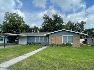 910 Fern Ln, Victoria, TX 77904
