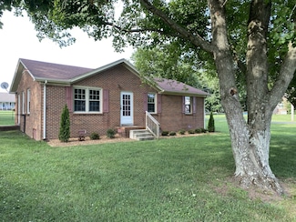 2734 Carters Creek Station Rd, Columbia, TN 38401