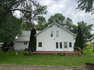 306 1st St, Belview, MN 56214