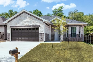 413 Henderson St, Bonham, TX 75418