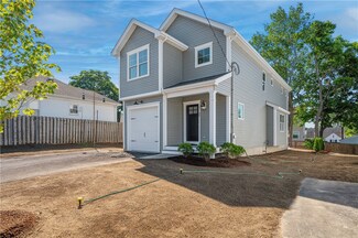 25 W Earle St, Cumberland, RI 02864