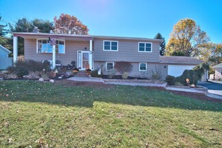 8 Sycamore Rd, Mountain Top, PA 18707