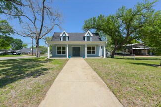 104 N Hill St, Caldwell, TX 77836