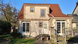 5 Garfield Place, Roslyn Heights, NY 11577