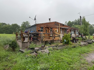 233 N Smith Rd, Waymart, PA 18472
