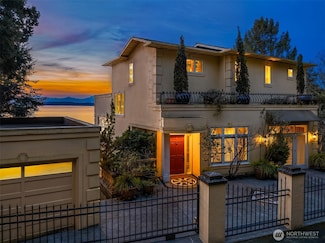 3017 and 3019 Perkins Ln W, Seattle, WA 98199