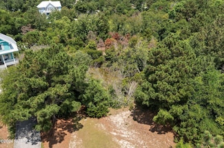 302 Governor Safford Ln, Emerald Isle, NC 28594
