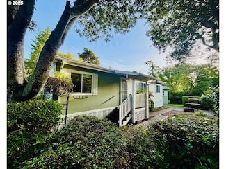 179 Outer Dr, Florence, OR 97439