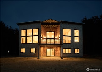 27208 J Ln, Ocean Park, WA 98640