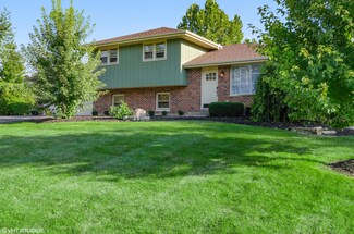 28W731 Donald Ave, West Chicago, IL 60185