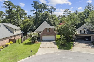 77 Canal Dr, Hattiesburg, MS 39402