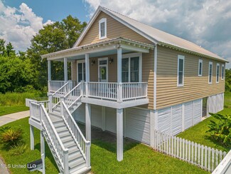 220 Saucier Ave, Pass Christian, MS 39571