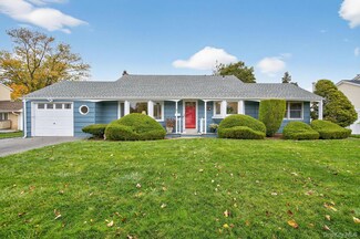 13 Pocahontas St W, Massapequa, NY 11758